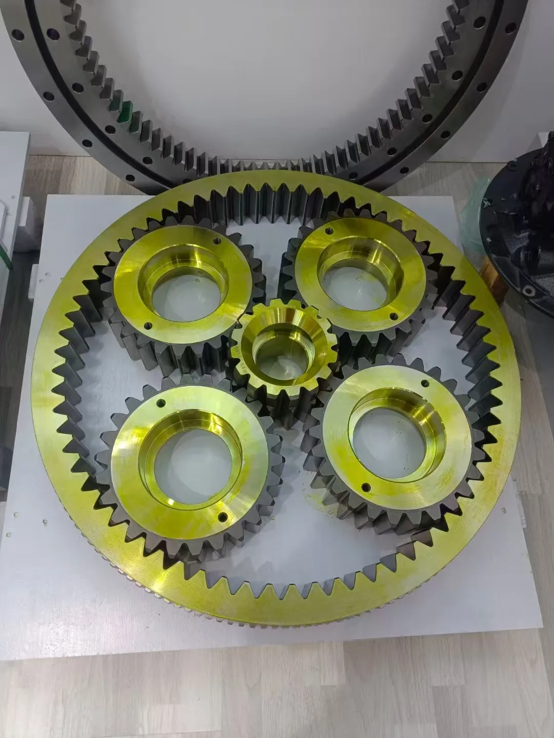 How to Stop Hydraulic Leaks on Your Motor Grader